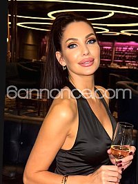Melanie_FULLservice
