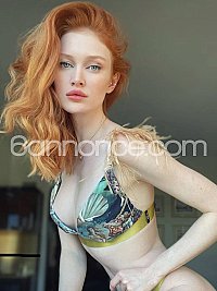 Angelina _kiss with tong