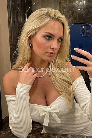 Escort Paris Stepha Busty Future Milf à Paris