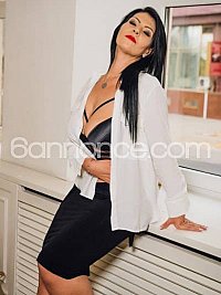 Laura_Luxee
