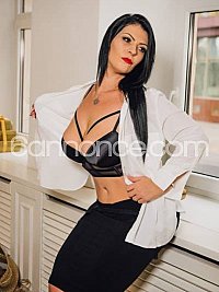 Laura_Luxee