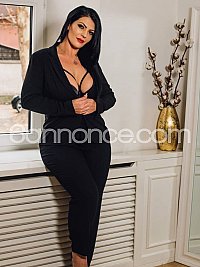 Laura_Luxee